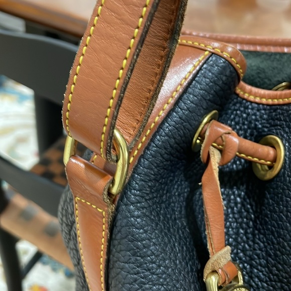 VTG Dooney & Bourke Drawstring Hobo Bag All Weather Leather Black and Tan - Picture 5 of 14